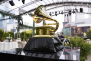 Un trophée des Grammy Awards à Los Angeles, le 14 mars 2021 .