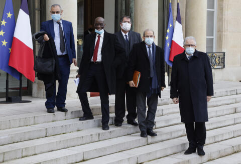Mohammed Moussaoui (2ndR), president of the French Council of the Muslim Faith (CFCM), Chems-Eddine Hafiz, rector of Paris' great Mosque (R) and other CFCM representatives, including Assani Fassassi (2ndL) pose after signing a "charter of principles" requested by French President, on January 18, 2021 at the Elysee palace in Paris. - France's Muslim federations agreed on January 17, 2021 on a "charter of principles" requested by French president in his bid to eradicate sectarianism and extremism. Macron urged the CFCM to devise the charter in November, after the jihadist killing of a schoolteacher who showed cartoons of the Prophet Mohamed to students. (Photo by Ludovic MARIN / POOL / AFP)