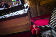 Des microphones de la chaîne de télévision Public Sénat au Palais du Luxembourg, à Paris, le 15 novembre 2016.