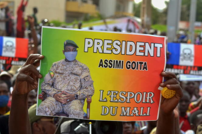 Manifestation de soutien au colonel putchiste Assimi Goïta, place de l’Indépendance, à Bamako, en juin 2021.