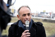 Le candidat d’extrême droite Eric Zemmour lors de son déplacement à Calais, le 19 janvier 2022.