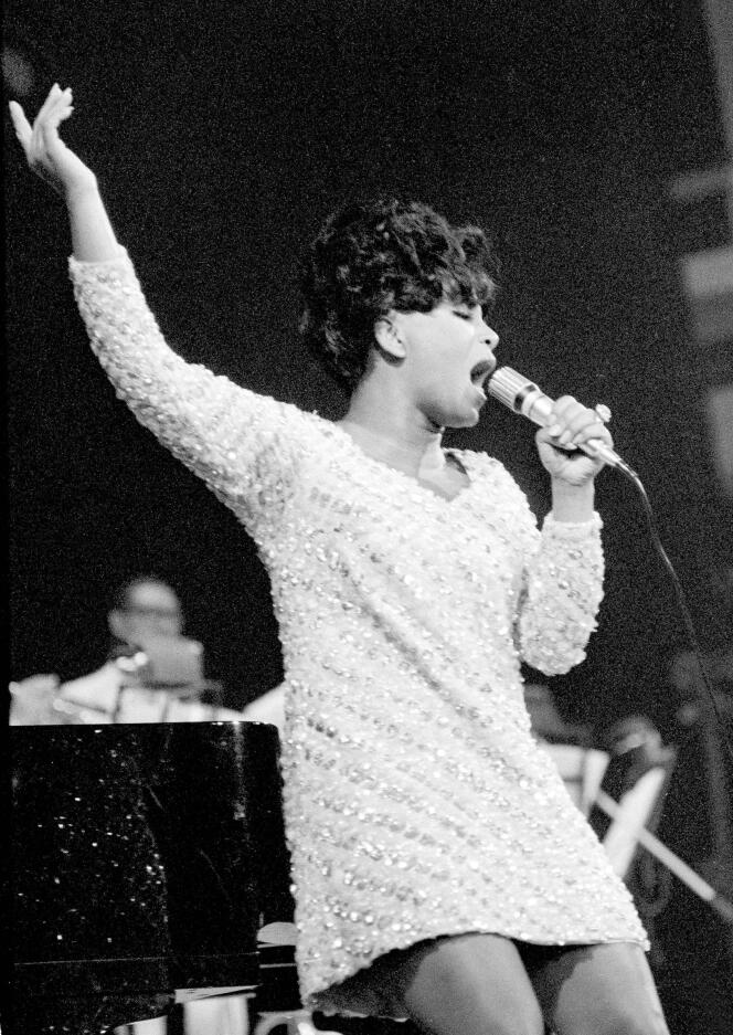 Elza Soares en réprésentation à Rome, le 26 janvier 1970, lors de son premier concert en Europe.
