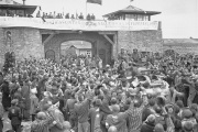 Arrivée des soldats américains à Mauthausen, en mai 1945.