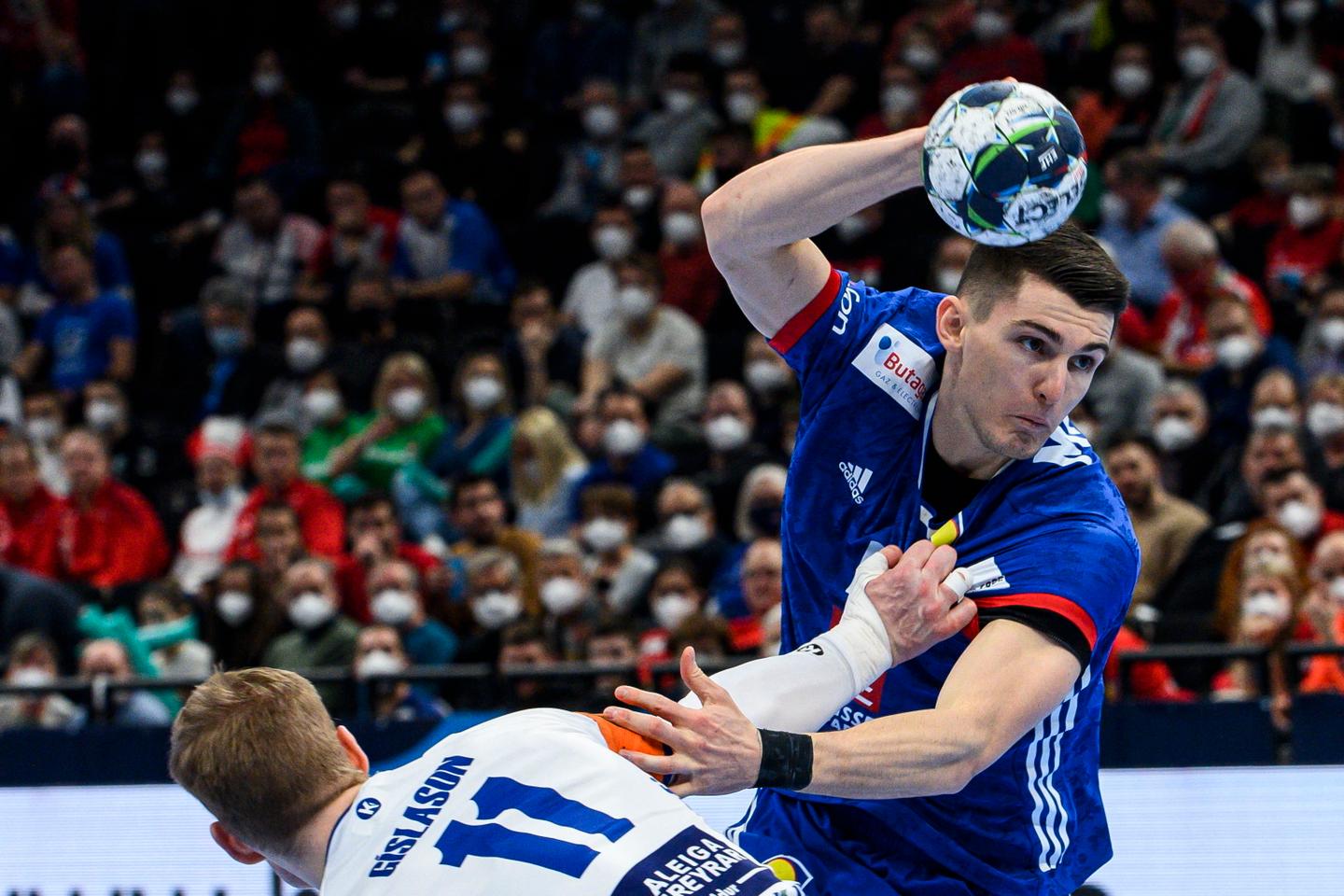 Euro de handball : en reconstruction, l’équipe de France vise le dernier carré dans un tournoi « d’une intensité folle »