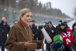 Agne Bilotaite, la ministre de l’intérieur lituanienne, à la frontière avec la Biélorussie, le 21 janvier 2022.