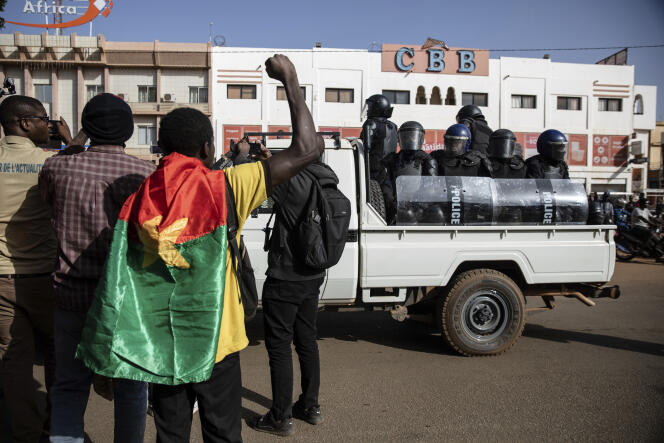 Des manifestants protestent contre l’insécurité dans le pays, à Ouagadougou, le 22 janvier 2022.