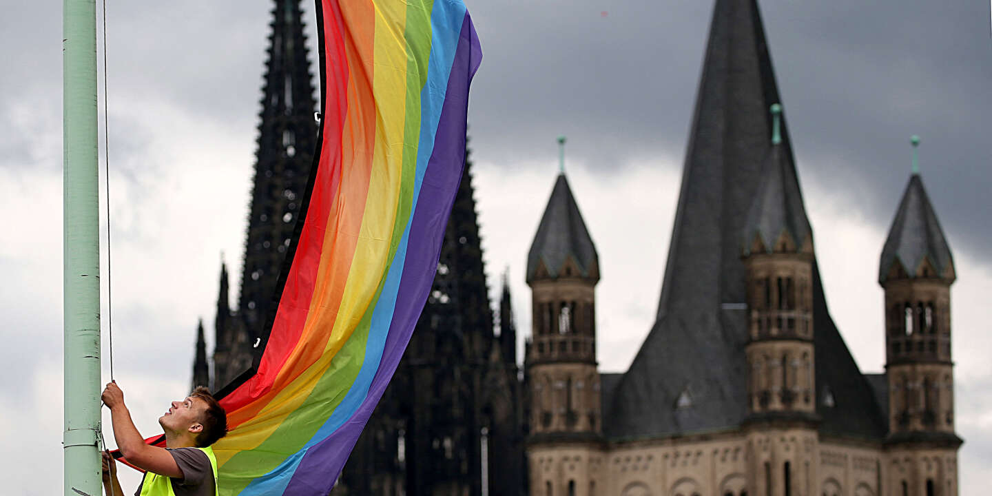 Hundert LGBT+-Katholiken kommen heraus und prangern die „Diskriminierung und Ausgrenzung“ an, die sie innerhalb der Kirche erleiden