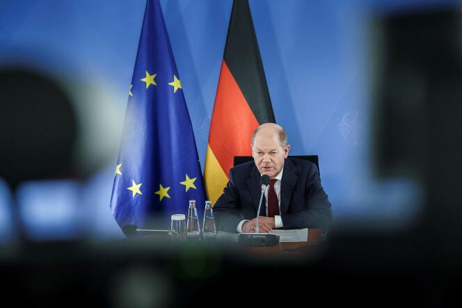 Le chancelier allemand Olaf Scholz lors d’une vidéoconférence avec le président américain Joe Biden et les dirigeants européens, à propos de la Russie et de l’Ukraine, depuis la chancellerie de Berlin, en Allemagne, le 24 janvier 2022.