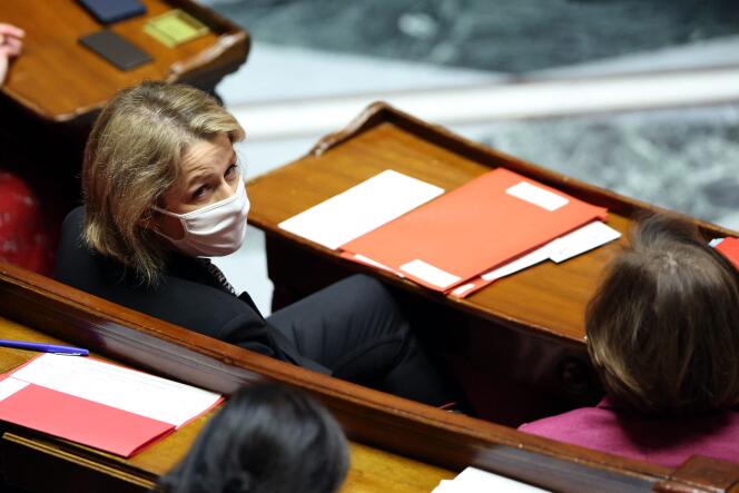 La ministre française de la Transition écologique Barbara Pompili à l’Assemblée nationale à Paris le 18 janvier 2022.
