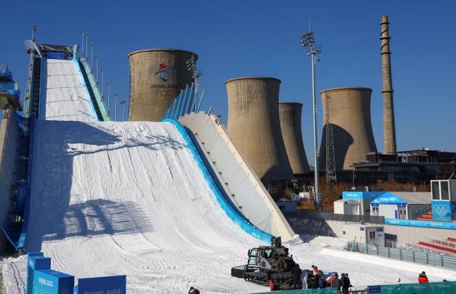 La piste en neige artificielle pour le Big Air (ski freestyle et snowboard) de Shougang, à Pékin (Chine), le 13 janvier 2022.