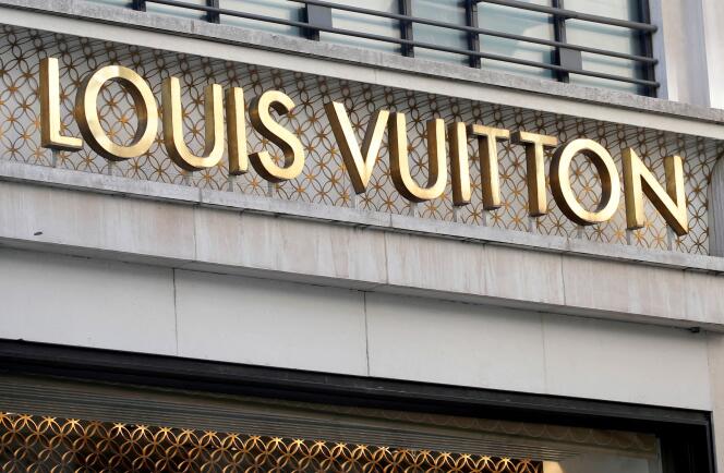 L’enseigne Louis Vuitton sur les Champs-Elysées à Paris, en septembre 2020.