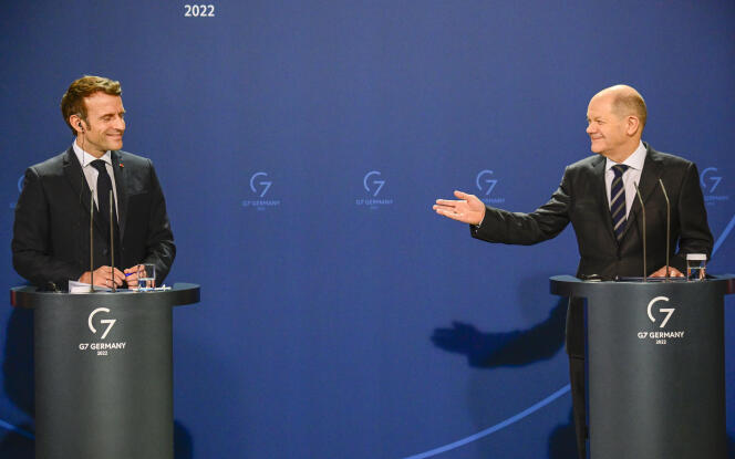 Emmanuel Macron et le chancelier allemand Olaf Scholz, lors d’une conférence de presse à Berlin, le 25 janvier 2022.