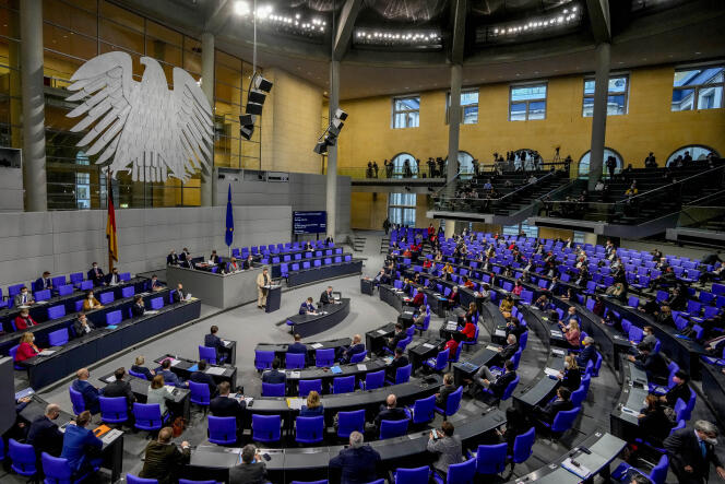 Les députés du Bundestag ont débattu de la pertinence de rendre obligatoire la vaccination contre le Covid-19, le 26 janvier 2022 à Berlin.