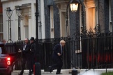 Le premier ministre britannique, Boris Johnson, rentre à Downing Street, à Londres, le 25 janvier 2022.