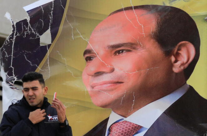 Affiche représentant le président égyptien, Abdel Fattah Al-Sissi, au Caire, le 24 juillet 2021.