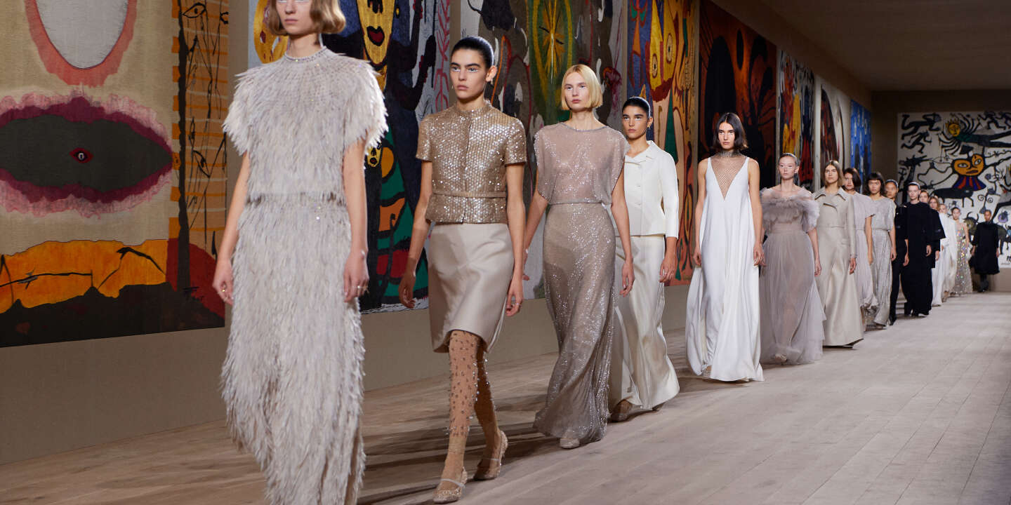 A la fashion week de Paris, un haute couture aussi étincelante qu’avant la pandémie