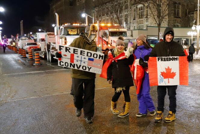 Des partisans de l’autoproclamé « convoi de la liberté », le 28 janvier à Ottawa.