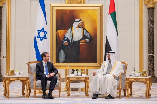 Israeli President Isaac Herzog and Crown Prince Mohammed Bin Zayed Al-Nahyan on January 30, 2022 in Abu Dhabi.