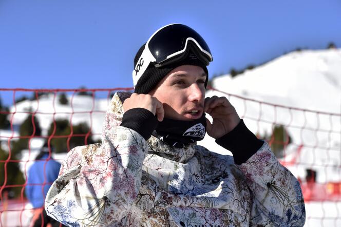 Freestyle skier Antoine Adelisse became, in February 2021, the first representative of his discipline to sign a high-level defense sportsman (SHND) gendarmerie contract.