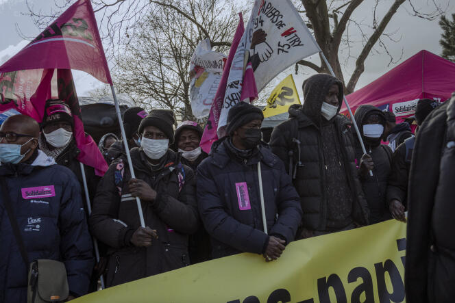 Manifestation des grévistes sans-papiers de l’agence Chronopost d’Alfortville (Val-de-Marne), le 31 janvier 2022. Ils sont en grève depuis début décembre 2021.