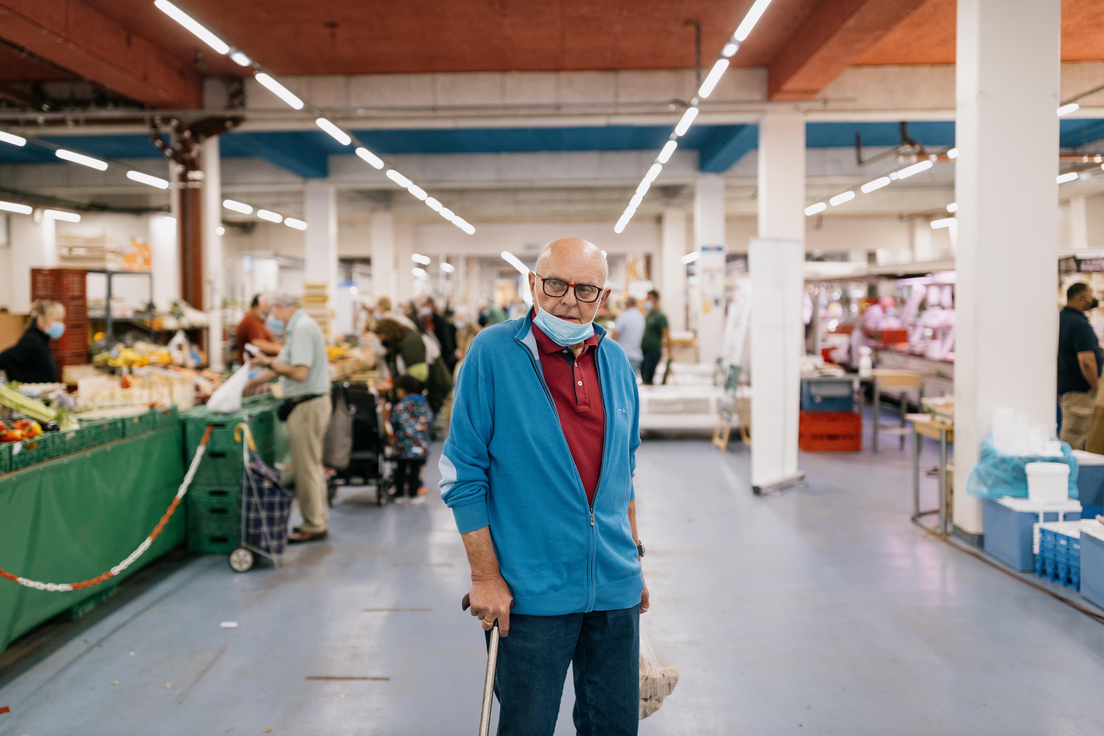 Roger Mitsch, 76 ans, au marché de Neudorf, un quartier de Strasbourg, le 22 juin 2021.