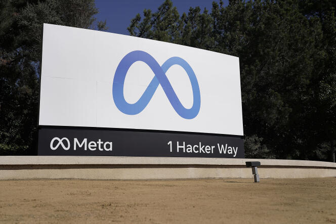 Le logo de Meta, nouveau nom de l’empire Facebook, au siège de l’entreprise, à Menlo Park (en Californie), le 28 octobre 2021.