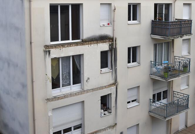 La parte trasera de un edificio en el que murieron cuatro personas y varias más resultaron heridas en el derrumbe de un balcón en 2016, en Angers, en el noroeste de Francia.