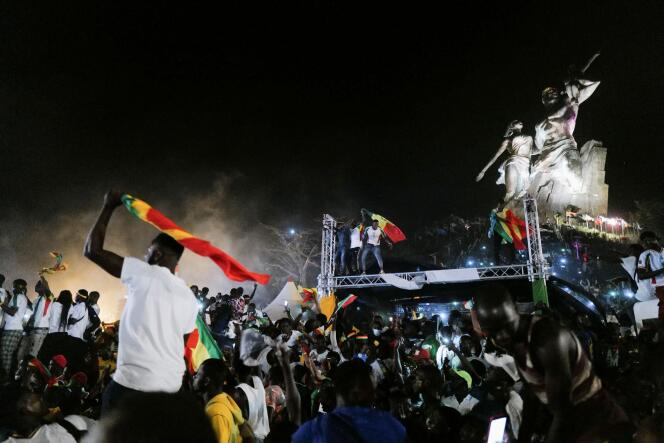 A Dakar, dans la nuit du 6 février 2022, les habitants célèbrent la victoire du Sénégal en finale de la Coupe d’Afrique des nations de football.