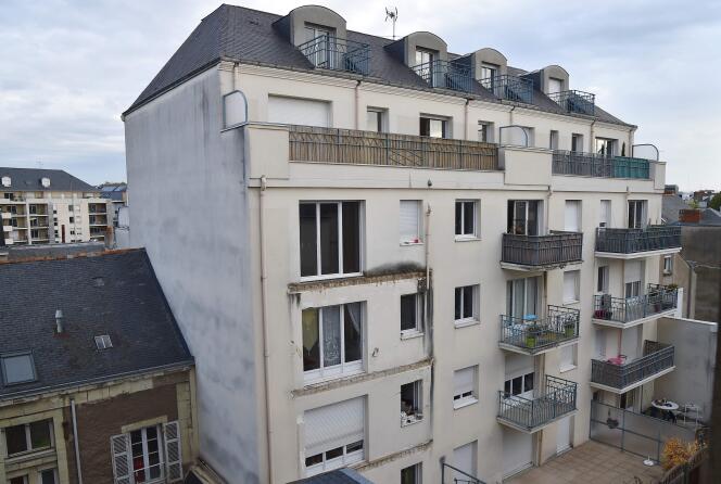 La facade arrière de l’immeuble de la résidence Le Surcouf après l’effondrement du balcon du troisième étage, à Angers, le 16 octobre 2016.