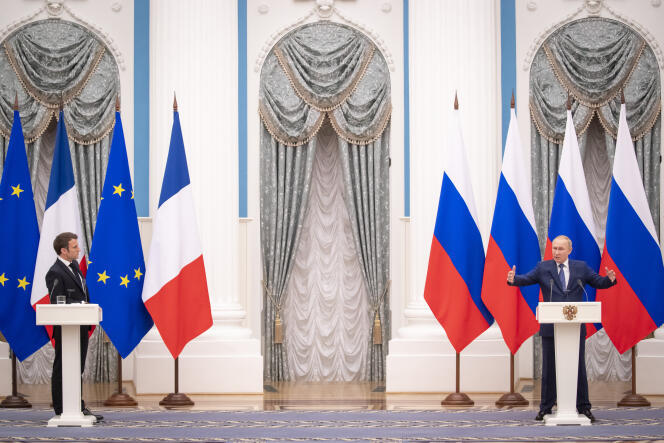 Emmanuel Macron et Vladimir Poutine participent à une conférence de presse au Kremlin, le 7 février 2022.