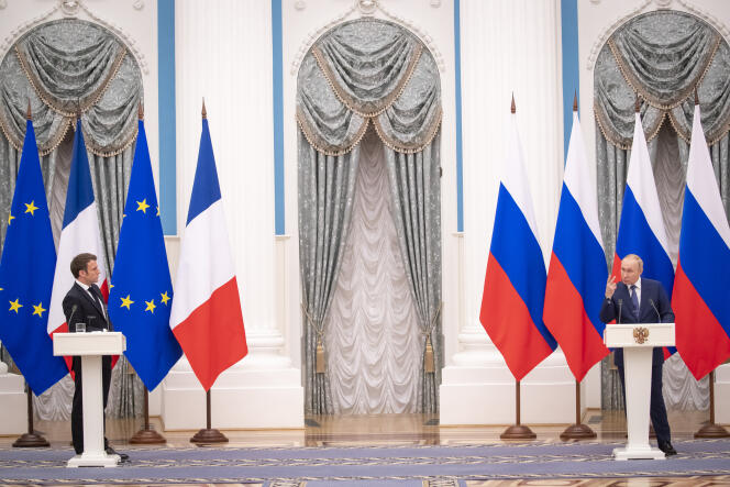 Les présidents Emmanuel Macron et Vladimir Poutine participent à une conférence de presse au Kremlin à Moscou, Russie, lundi 7 février 2022.