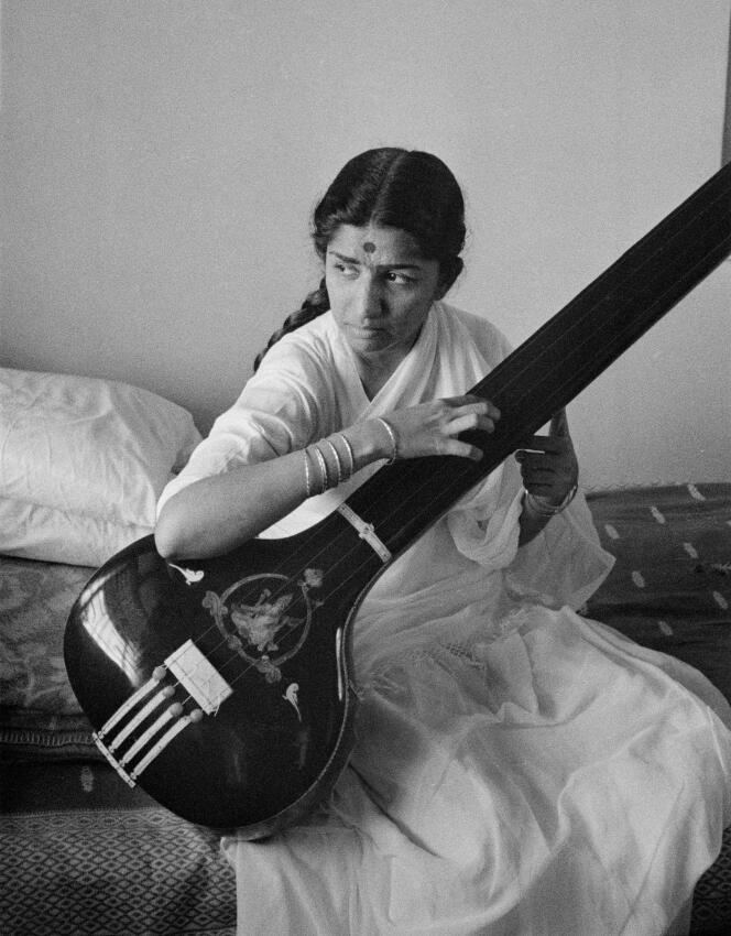 Lata Mangeshkar, chez elle en Inde, en 1959.