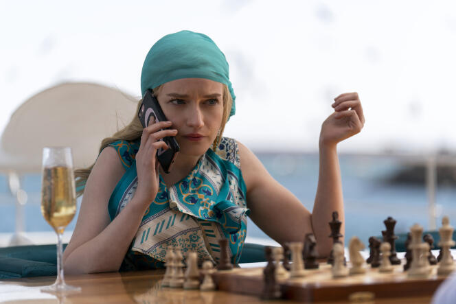 Julia Garner (Anna Delvey) dans « Inventing Anna », de Shonda Rhimes.