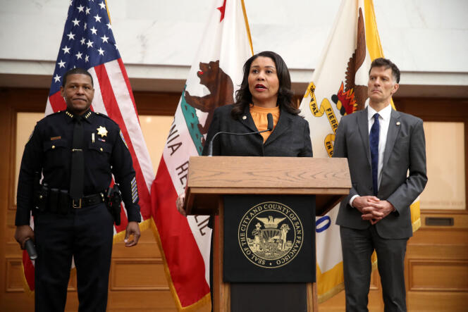 London Breed, la maire de San Francisco, en conférence de presse avec le chef de la police et celui des services de santé, en mars 2020.