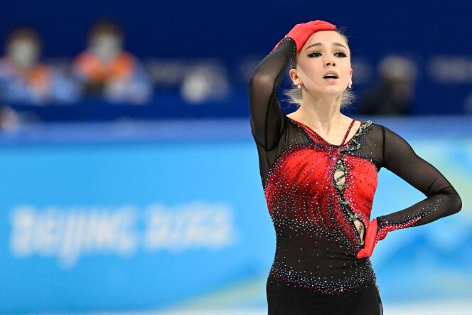 Kamila Valieva après son programme libre lors de l’épreuve par équipe de patinage artistique des Jeux de Pékin, le 7 février.