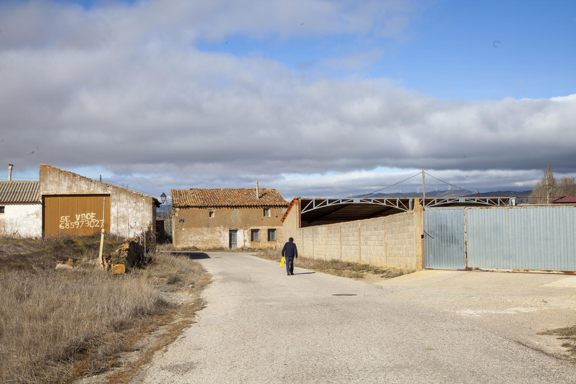 A l’entrée du village de Noviercas, en Espagne, qui compte 160 habitants inscrits sur les listes électorales, le 5 février 2022.