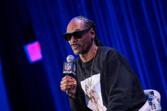 Snoop Dogg en conférence de presse à propos de son concert pour la mi-temps du Super Bowl, avant qu’il soit accusé de viol, le 10 février à Los Angeles.