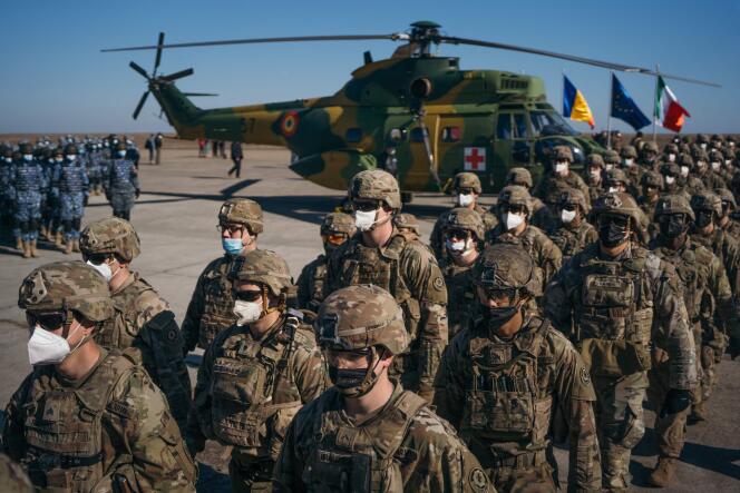 Des soldats américains déployés sur la base militaire Mihail Kogalniceanu, en Roumanie, en renfort de l’OTAN, vendredi 11 février 2022.