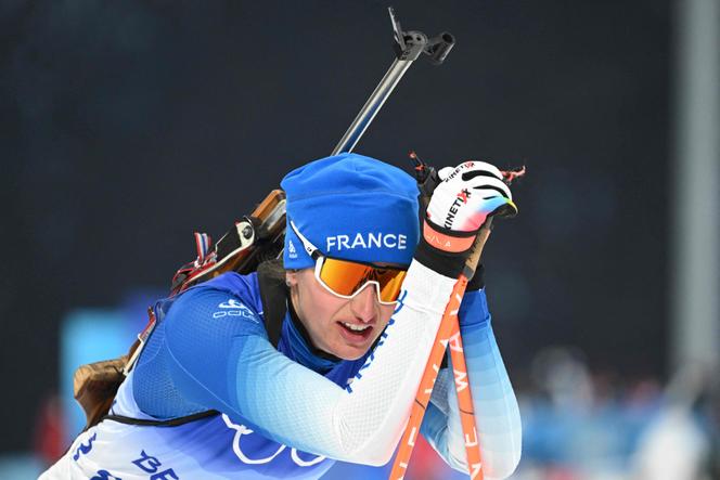 La Française Julia Simon, après l'épreuve de sprint lors des Jeux olympiques de Pékin, 11 de febrero de 2022. 