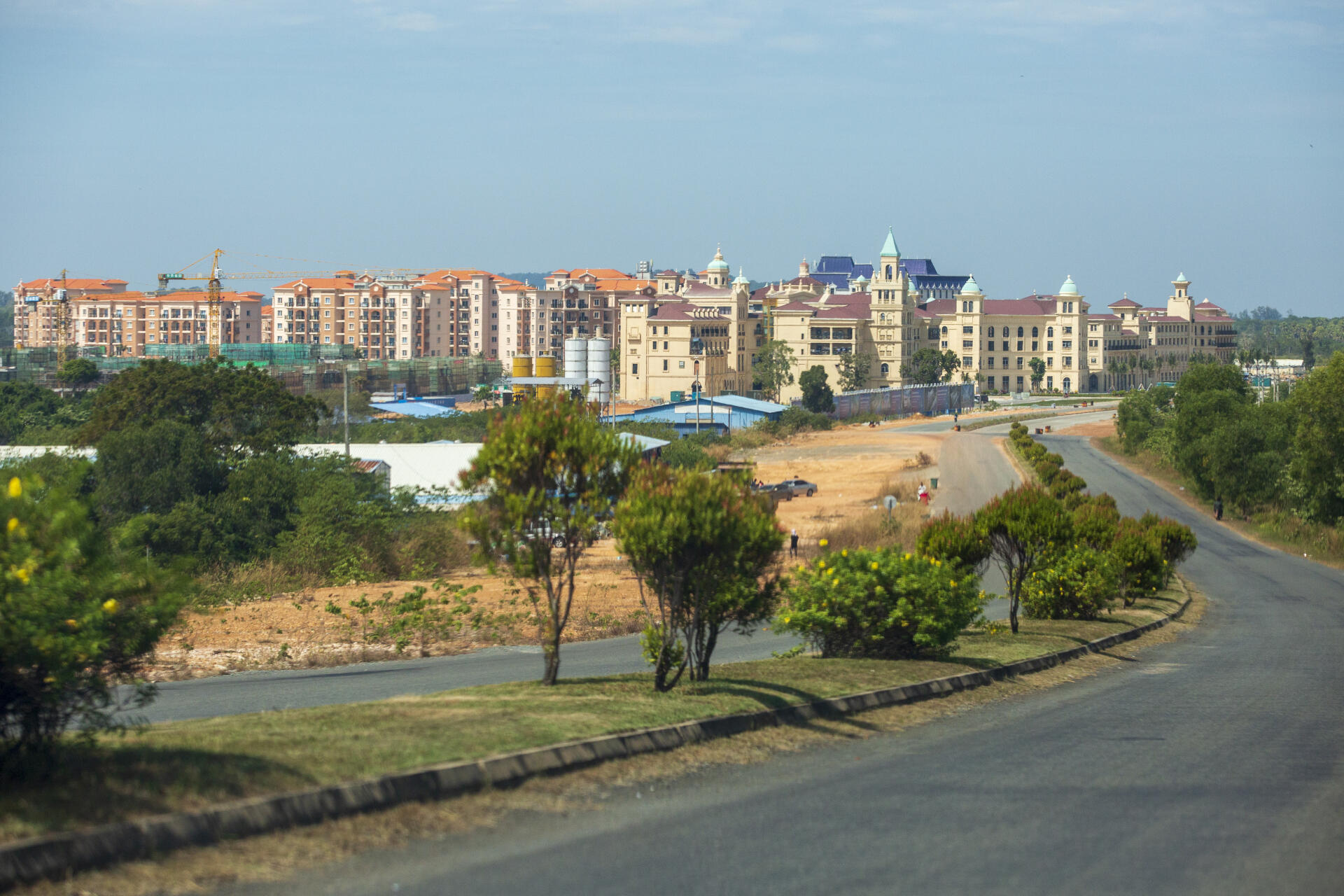 Le casino Longbay et un vaste quartier résidentiel de « style européen » à Dara Sakor, au Cambodge, le 20 décembre 2021.