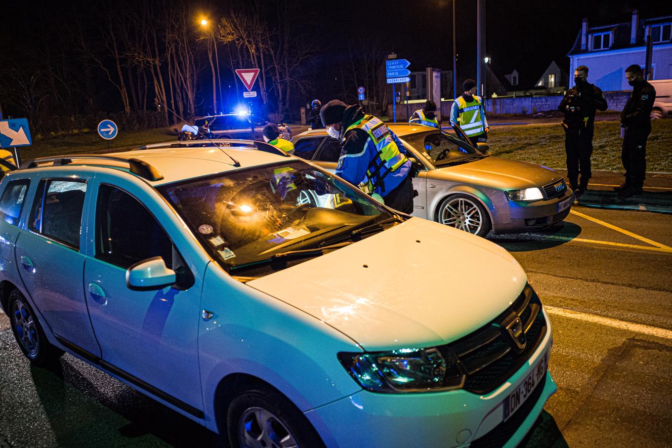 Un « convoi de la liberté » parti des Hauts-de-France tente de rallier Paris, à Chantilly (Oise), le 11 février 2022.