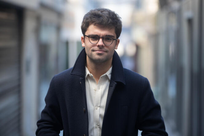 Raphaël Llorca, communicant et doctorant en philosophie du langage, à Paris, le 9 février 2022.