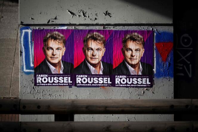 Des affiches de campagne du candidat communiste Fabien Roussel à Toulouse, le 15 février 2022.
