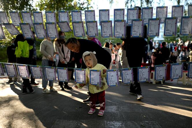 Le Parti communiste chinois organise des « speed datings » afin d’enrayer la chute de la natalité, à Jinan (province du Shandong), en octobre 2021.