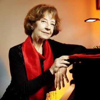 Anne Queffélec est une pianiste française, née le 17 janvier 1948 à Paris