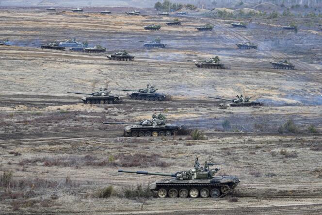 Des chars lors d’exercices militaires conjoints entre la Russie et la Biélorussie, le 19 février 2022, en Biélorussie.