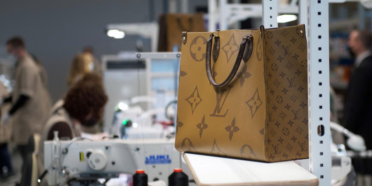 Louis Vuitton inaugure deux ateliers de maroquinerie en France