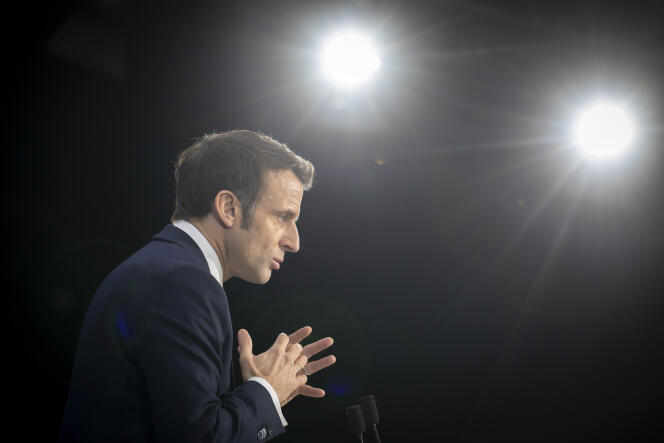 Emmanuel Macron pronuncia un discurso durante la reunión informal de ministros espaciales europeos, en Toulouse, el miércoles 16 de febrero de 2022.