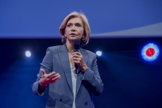Valérie Pecresse, la candidate des Républicains, répond aux questions de jeunes électeurs lors de l’événement « Des candidats et des jeunes », à Paris, mardi 22 février 2022.