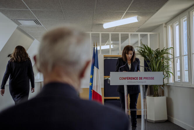 La candidate socialiste, Anne Hidalgo, lors de sa conférence de presse à propos de la crise ukrainienne, à Paris, le 23 février 2022.